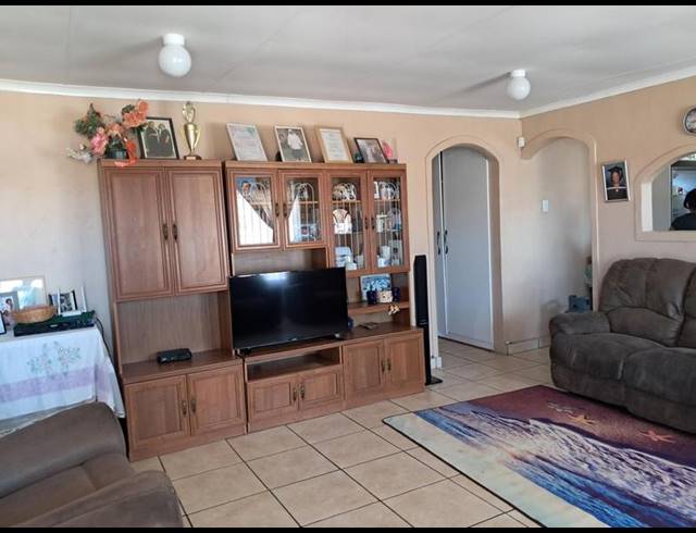2 BEDROOM HOUSE FOR SALE IN DIAZVILLE